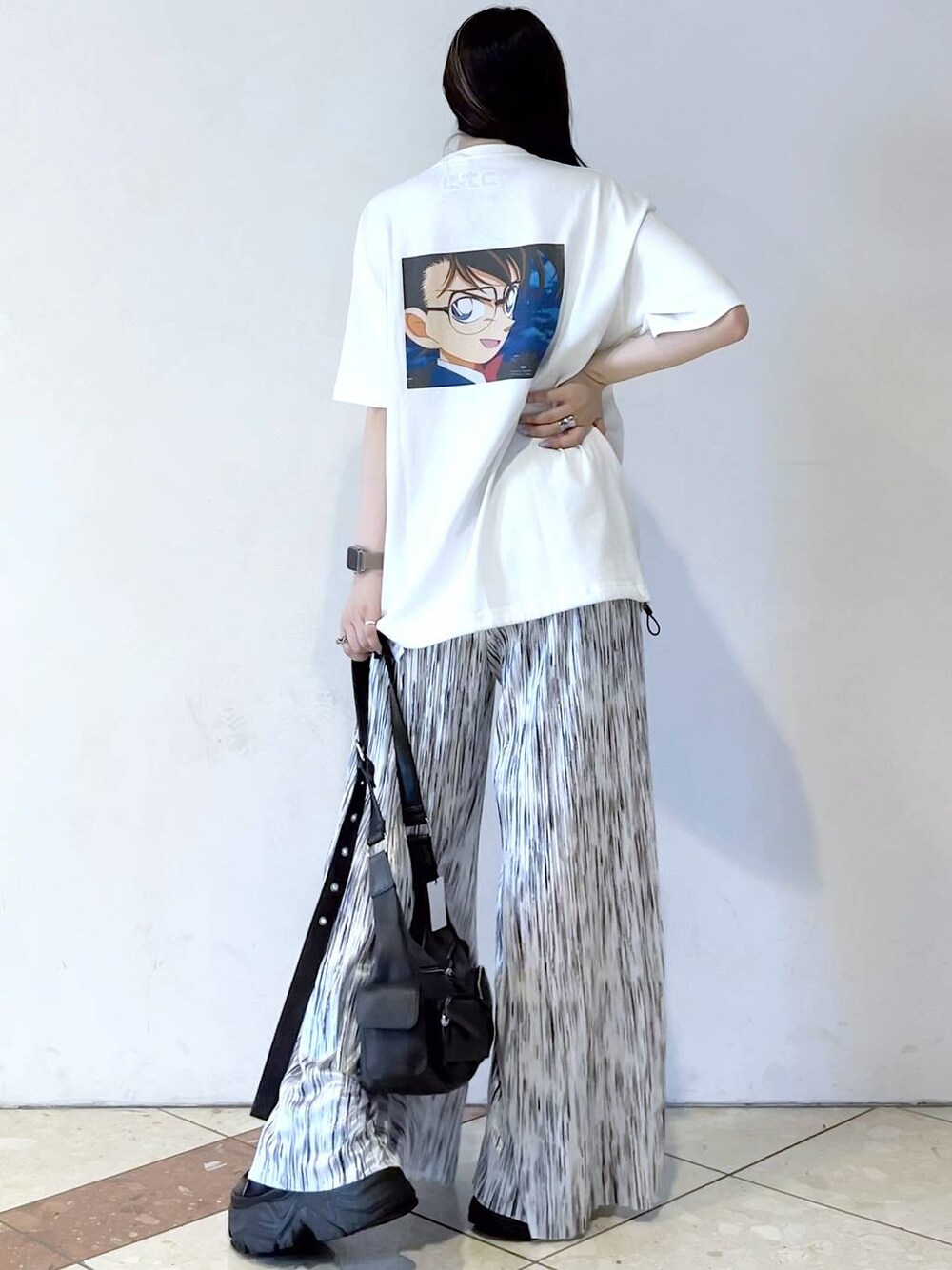 「モード、女子ウケ、着痩せ・細見え、骨格ストレート、個性派、韓国系、メンズライク、ストリート、カジュアル、PAGEBOY、Tシャツ、夏コーデ、スニーカー」｜「PAGEBOYのプラットチャンキースニーカー（スニーカー、ブラック系）」を使った、misao1130さん（レディース・161cm）の春コーディネートの1枚目の写真