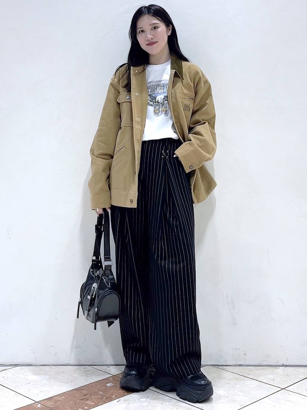 「モード、PAGEBOY、スラックス、アウター、春コーデ、春アウター、PBLIM、女子ウケ、着痩せ・細見え、骨格ストレート、個性派、韓国系、メンズライク、ストリート、カジュアル」｜「PAGEBOYのプラットチャンキースニーカー（スニーカー、ブラック系）」を使った、misao1130さん（レディース・161cm）の春コーディネートの1枚目の写真