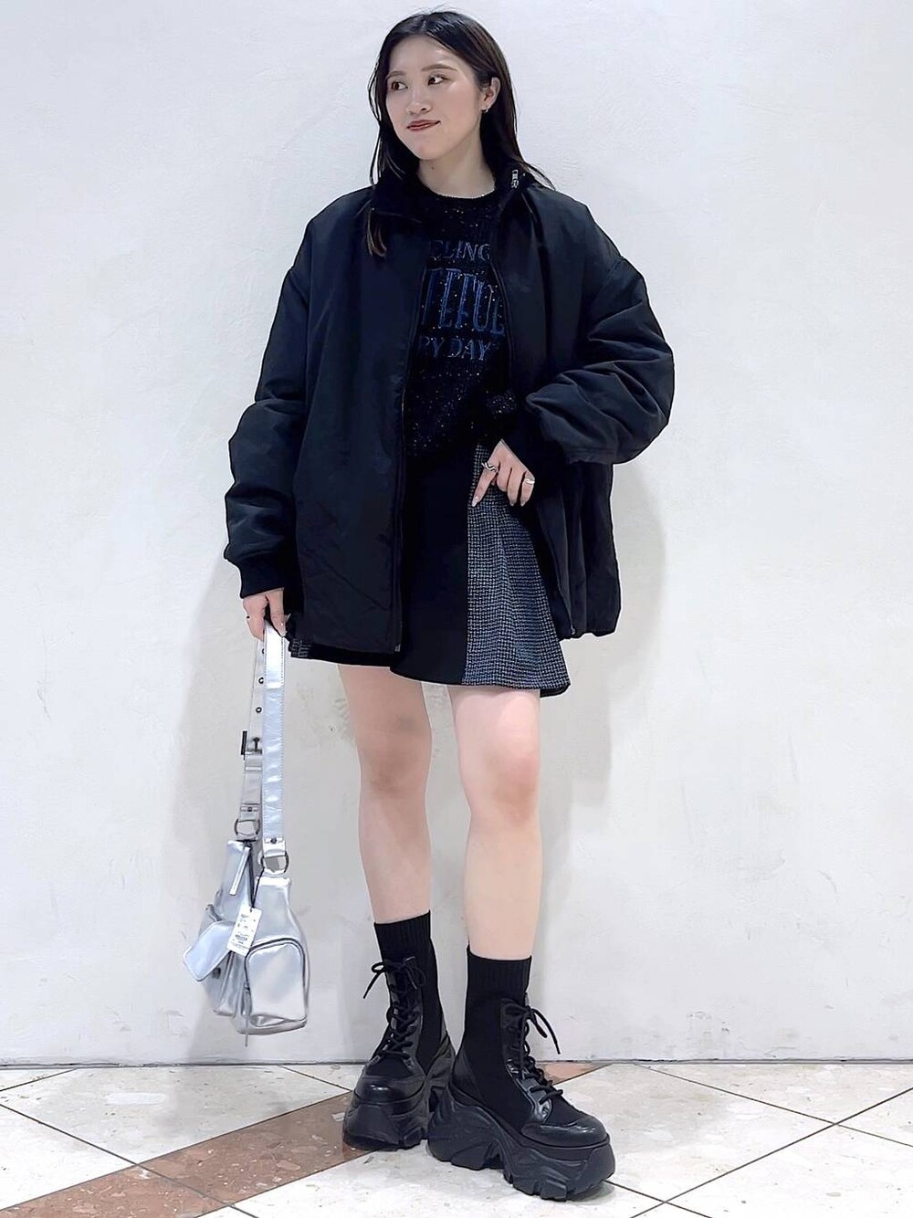 「モード、女子ウケ、着痩せ・細見え、骨格ストレート、個性派、韓国系、メンズライク、ストリート、カジュアル、PAGEBOY、アウター、冬コーデ、冬アウター、ニット、ブーツ」｜「PAGEBOYのレースアップソックスブーツ（ブーツ、ブラック系）」を使った、misao1130さん（レディース・161cm）の冬コーディネートの1枚目の写真