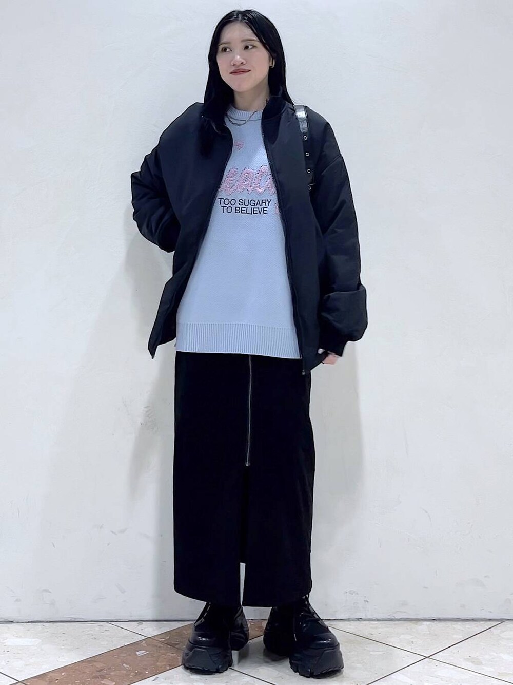 「モード、女子ウケ、着痩せ・細見え、韓国系、メンズライク、ストリート、カジュアル、PAGEBOY、スカート、ニット、アウター、冬コーデ、冬アウター、ブーツ、おでかけ」｜「PAGEBOYのレースアップソックスブーツ（ブーツ、ブラック系）」を使った、misao1130さん（レディース・161cm）の冬コーディネートの1枚目の写真