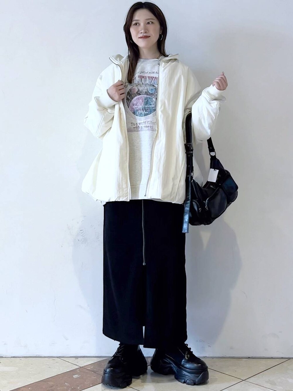 「モード、女子ウケ、着痩せ・細見え、骨格ストレート、個性派、韓国系、メンズライク、ストリート、カジュアル、PAGEBOY、スカート、アウター、冬コーデ、スウェット」｜「PAGEBOYのレースアップソックスブーツ（ブーツ、ブラック系）」を使った、misao1130さん（レディース・161cm）の秋コーディネートの1枚目の写真