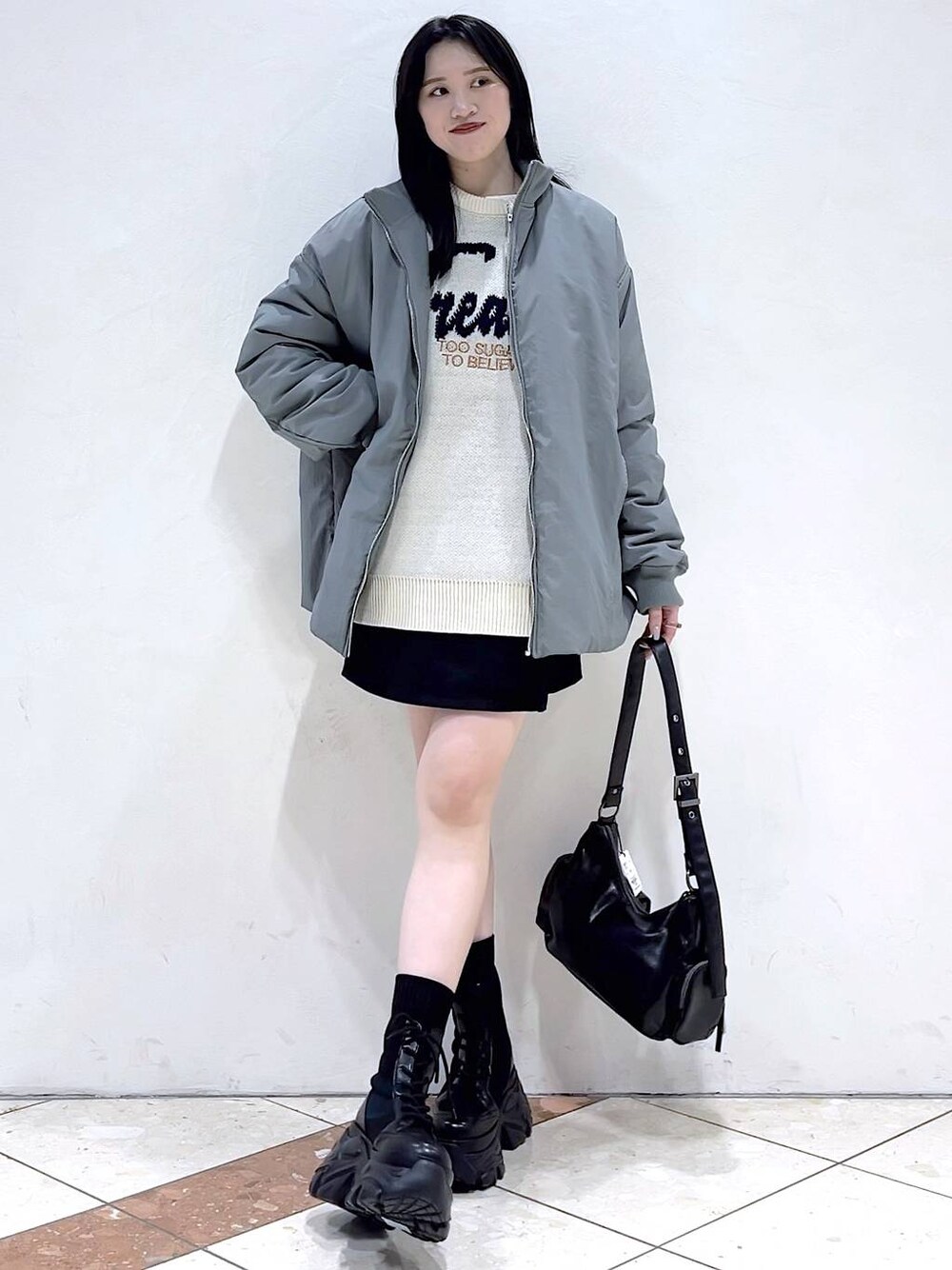 「モード、女子ウケ、着痩せ・細見え、骨格ストレート、個性派、韓国系、ストリート、メンズライク、カジュアル、PAGEBOY、冬コーデ、冬アウター、ニット、MA-1、おでかけ」｜「PAGEBOYのレースアップソックスブーツ（ブーツ、ブラック系）」を使った、misao1130さん（レディース・161cm）の冬コーディネートの1枚目の写真