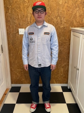 「CiNTAS（シンタス）のアイテム（シャツ/ブラウス、グレー系）」を使った、ラッキーさん（メンズ・165cm）の春コーディネート