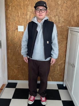 「Carhartt（カーハート）のアイテム（ベスト、ブラック系）」を使った、ラッキーさん（メンズ・165cm）の春コーディネート