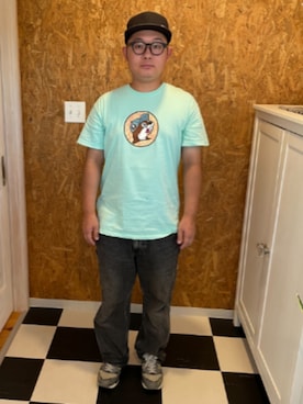 「アイテム（スニーカー、グレー系）」を使った、ラッキーさん（メンズ・165cm）の夏コーディネート