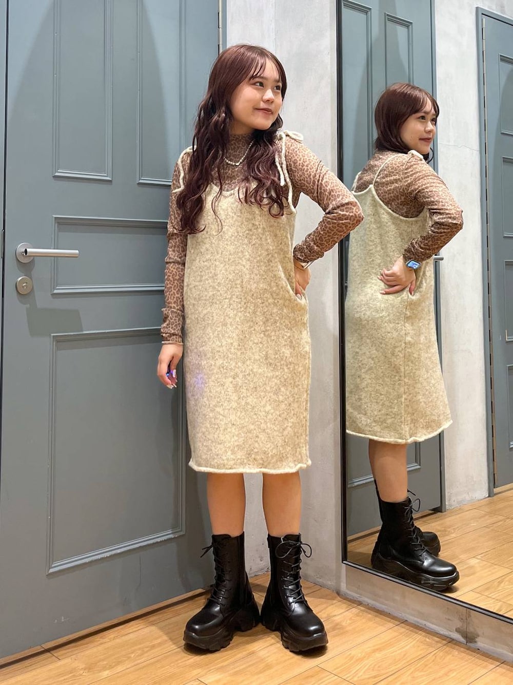 「カジュアルコーデ、低身長、個性派、差し色コーデ、フェミニン、カジュアル、LOWRYS FARM、ロングヘア、ヘアアレンジ、スタッフヘア」｜「LOWRYS FARMのメランジカーディガンキャミ２Ｐワンピース　152617（ワンピース、ホワイト系）」を使った、cotomiさん（レディース・153cm）の秋コーディネートの1枚目の写真