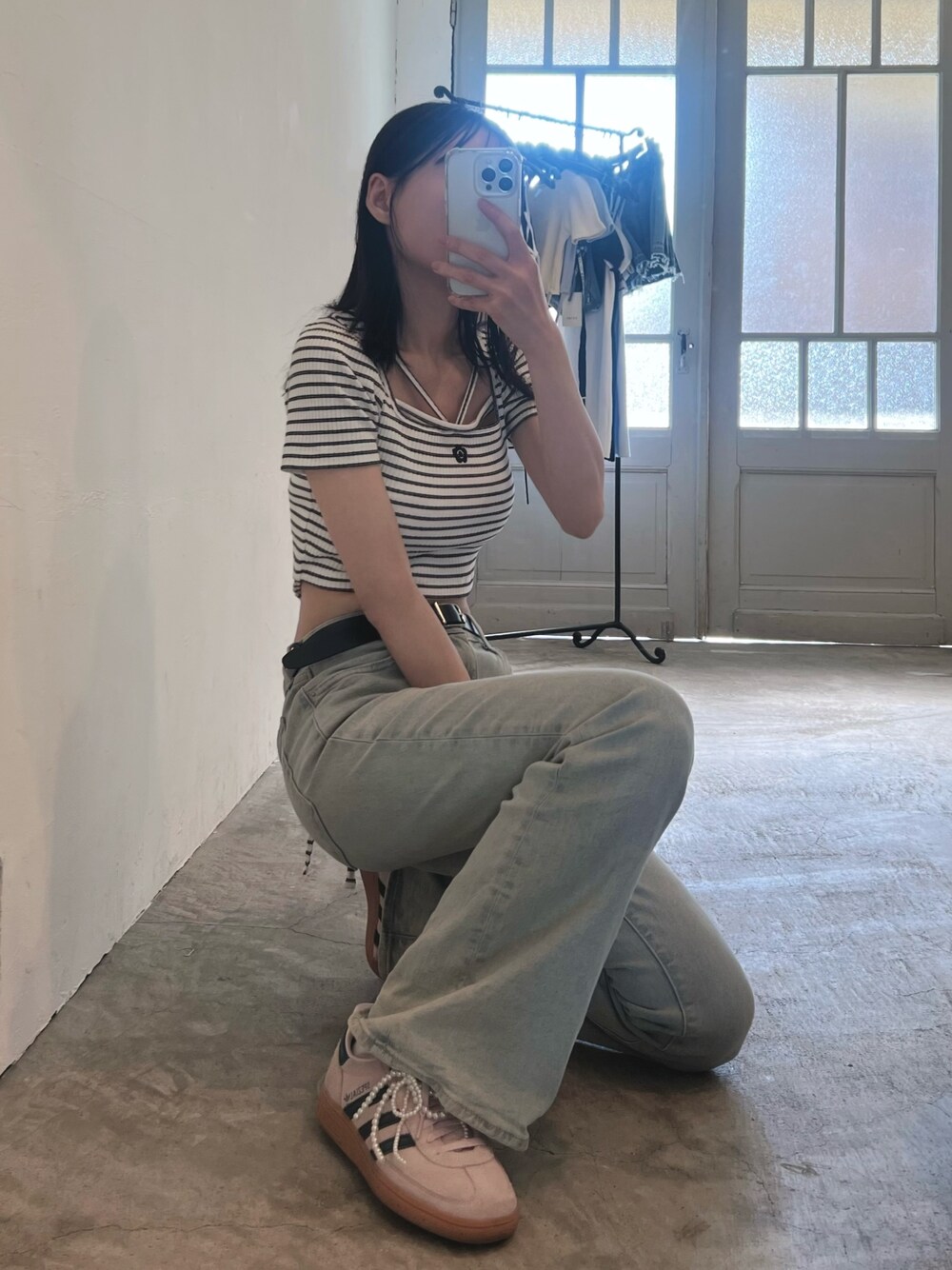 その他のTシャツ/カットソーを着用したレディースの春コーディネートの1枚目の写真