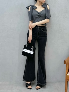 「EATME（イートミー）のレースアップフレアデニムパンツ（デニムパンツ、ブルー系）」を使った、LAMさん（レディース・162cm）の春コーディネート