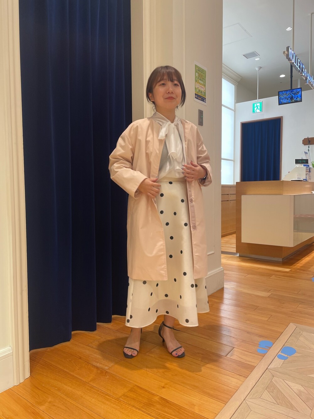 「キレイめコーデ、オフィスカジュアル、春コーデ、ピンクコート、低身長、骨格ストレート」｜「NOLLEY’Sの2WAYシアーリボンブラウス（シャツ/ブラウス、ホワイト系）」を使った、nolhamadaさん（レディース・153cm）の春コーディネートの1枚目の写真