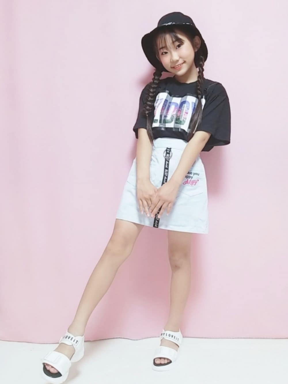 「プリントT、ZIDDY、ALGY、JENNI love、ブルー、ブラック×ブルー、スポサン、バケハ」｜「JENNI loveのリバーシブルバケットハット（ハット、ブラック系）」を使った、Mikiさん（キッズ・139cm）の夏コーディネートの1枚目の写真