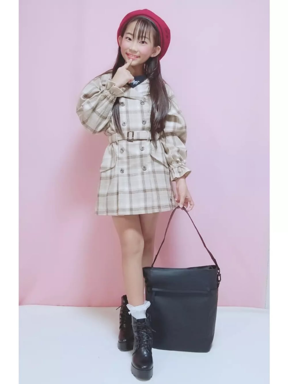 「ガストンルーガ、gastonluga、ALGY、秋コーデ、だから秋服が好き、チェック、セットアップ、ブーツ、ziddy、ベレー帽」｜「algyのアイテム（ハンチング/ベレー帽、レッド系）」を使った、Mikiさん（キッズ・140cm）の秋コーディネートの1枚目の写真