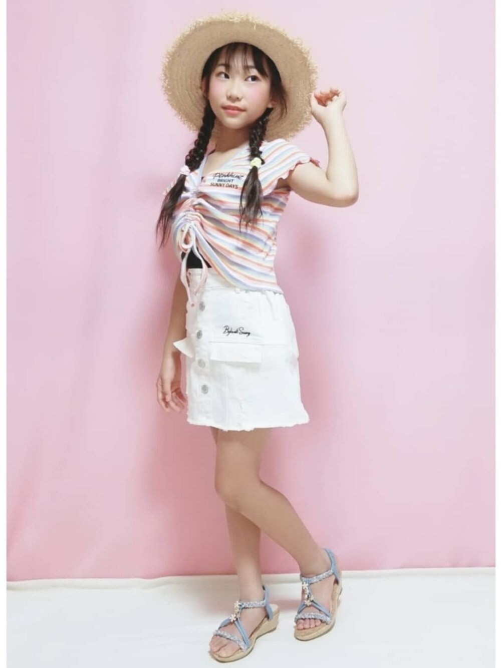 「夏コーデ、ピンクハント、PINKHUNT、byloveit、mixコーデ、むぎわら帽子、ストローハット、サンダル、ビタミンカラー」｜「PINKHUNTのPINKHUNT ピンクハント ドロストボーダーショートTシャツ 5519K（Tシャツ/カットソー、オレンジ系）」を使った、Mikiさん（キッズ・140cm）の夏コーディネートの1枚目の写真