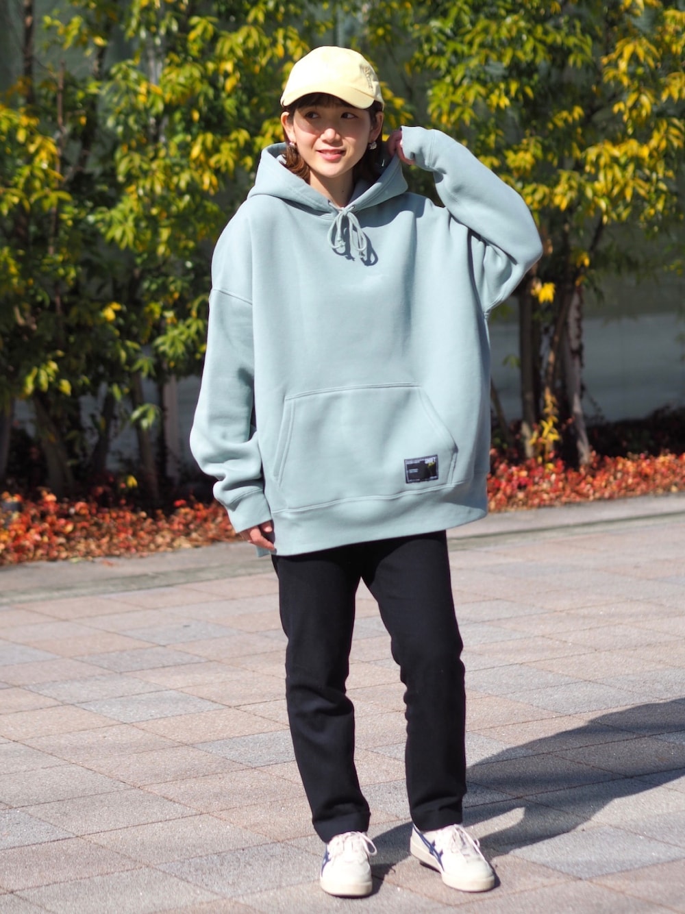 「LeylineのL cap（キャップ、イエロー系）」を使った、soe213さん（レディース・154cm）の春コーディネートの1枚目の写真