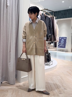 「NOLLEY’S Sophi（ノーリーズソフィ）の《手洗い可能》総針ビックVネックカーディガン（カーディガン/ボレロ）」を使った、nol takemoriさん（レディース・154cm）の秋コーディネート