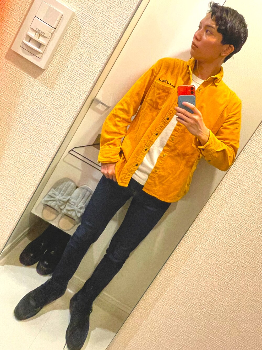 「秋服コーデ、休日スタイル、お洒落さんとつながりたい、コーデュロイ、スキニーデニム」｜「NIKEのアイテム（スニーカー、ブラック系）」を使った、江戸川さん（メンズ・169cm）の秋コーディネートの1枚目の写真