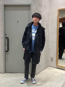 「ロゴニット」｜「アイテム（スラックス）」を使った、うめだこうへいさん（メンズ・177cm）の冬コーディネート
