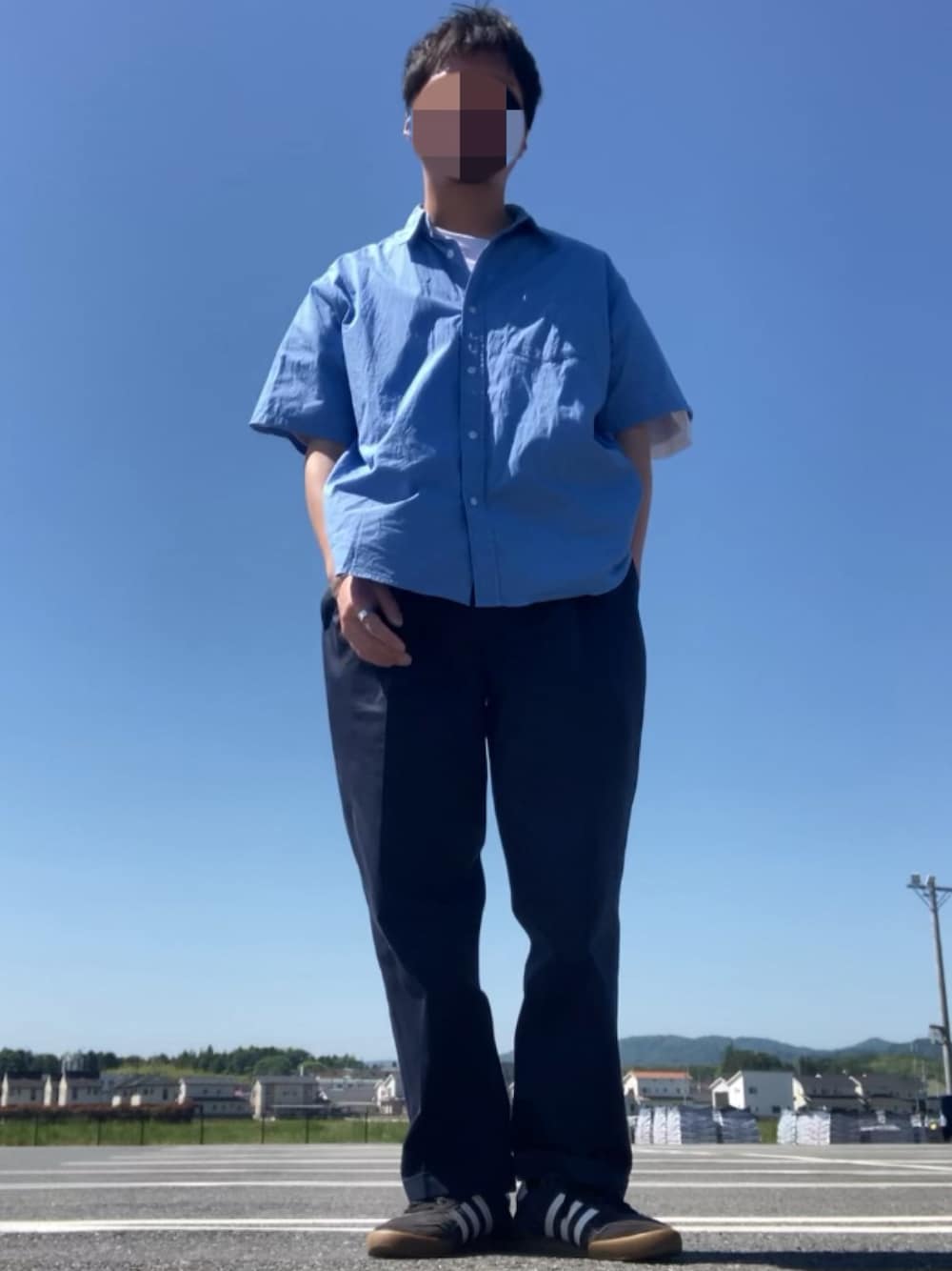 「MONO-MARTのワイドリラックスレギュラーカラーS/Sシャツ（シャツ/ブラウス、ブルー系）」を使った、りょうすけ　RYMSさん（メンズ・176cm）の春コーディネートの1枚目の写真