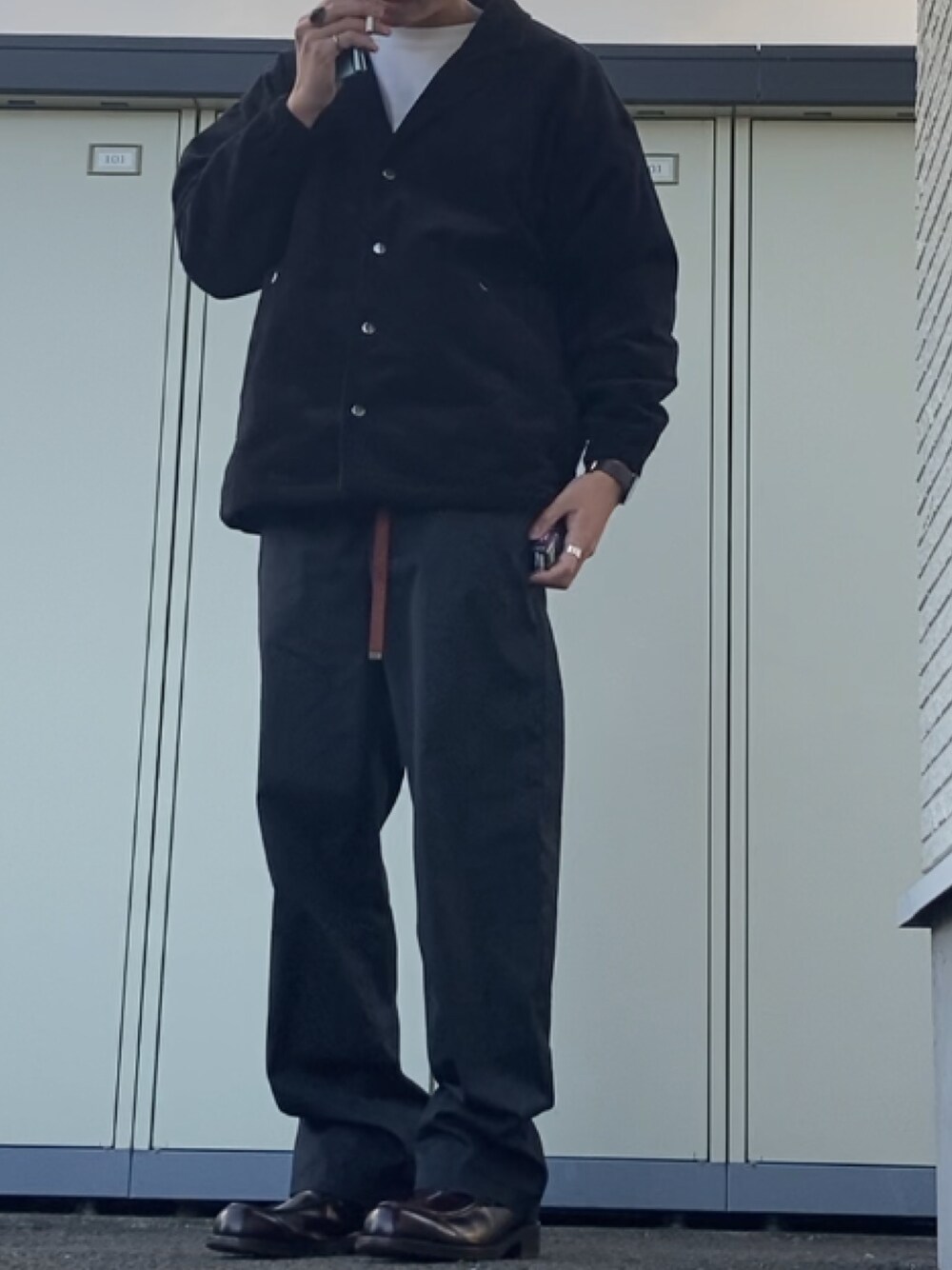 「コーデュロイ」｜「rehacerのrehacer : Multi Corduroy Pocket Jacket / マルチ コーデュロイ ポケット ジャケット（カバーオール、ブラック系）」を使った、りょうすけ　RYMSさん（メンズ・176cm）の秋コーディネートの1枚目の写真