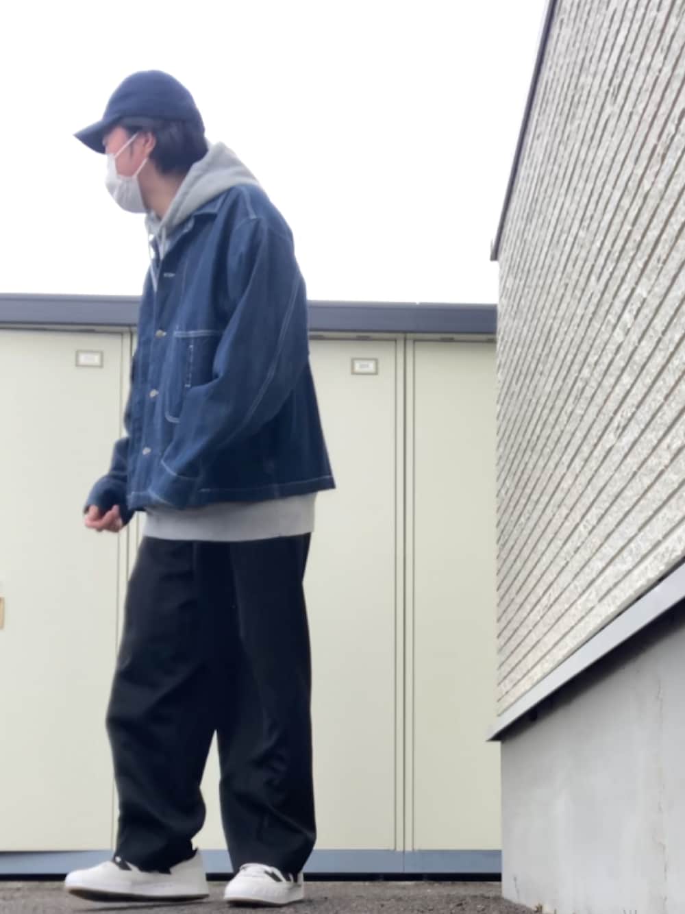 「古着のアイテム（パンツ、ブラック系）」を使った、りょうすけ　RYMSさん（メンズ・176cm）の春コーディネートの1枚目の写真