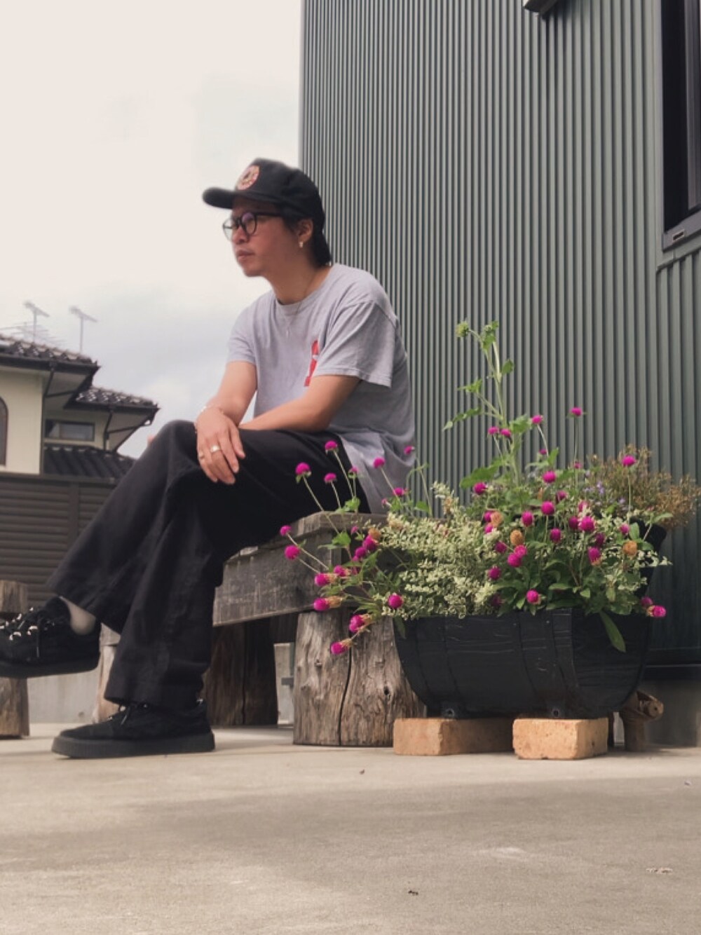「古着のアイテム（Tシャツ/カットソー、グレー系）」を使った、りょうすけ　RYMSさん（メンズ・176cm）の夏コーディネートの1枚目の写真