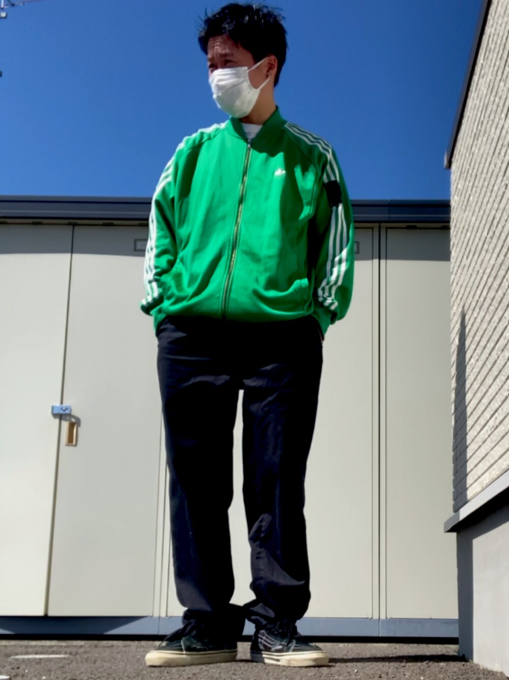 「古着のアイテム（その他パンツ、グレー系）」を使った、りょうすけ　RYMSさん（メンズ・176cm）の春コーディネートの1枚目の写真