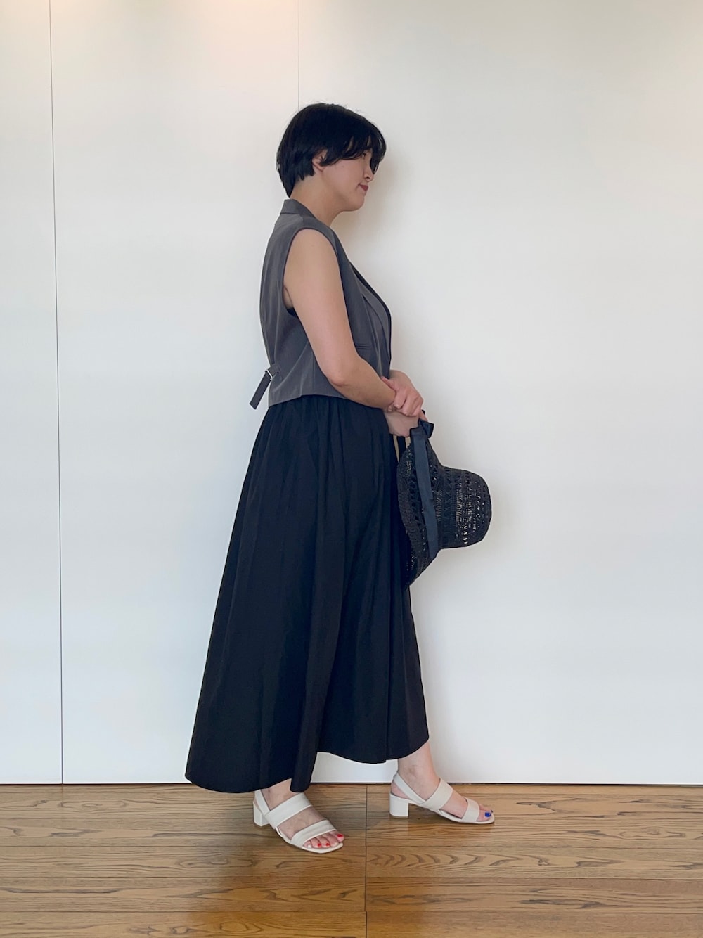 「テーラードジレ、ジレ、ショートジレ、キャミワンピース、Te chichi(Te chichi)、骨格ストレート、高身長女子、高身長コーデ」｜「Te chichiのテーラードショートジレ（ベスト、グレー系）」を使った、Momokoさん（レディース・168cm）の夏コーディネートの1枚目の写真