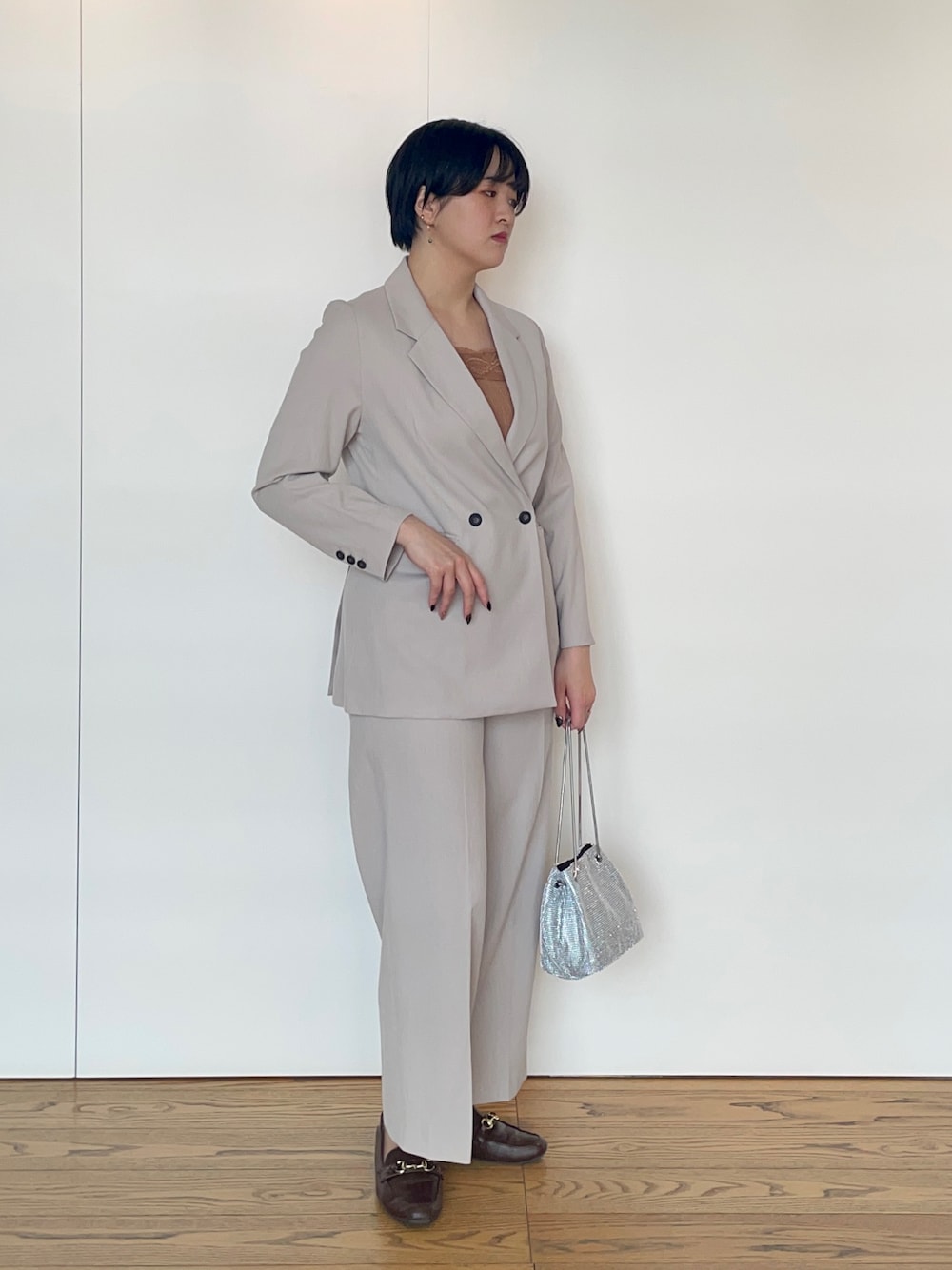 「リネン、リネン混、セットアップ、キレイめ、テチチ(Te chichi)、オトナ女子、骨格ストレート、高身長女子、高身長コーデ」｜「Te chichiの前後2WAYレーステレコタンクトップ（Tシャツ/カットソー、ブラウン系）」を使った、Momokoさん（レディース・168cm）の春コーディネートの1枚目の写真