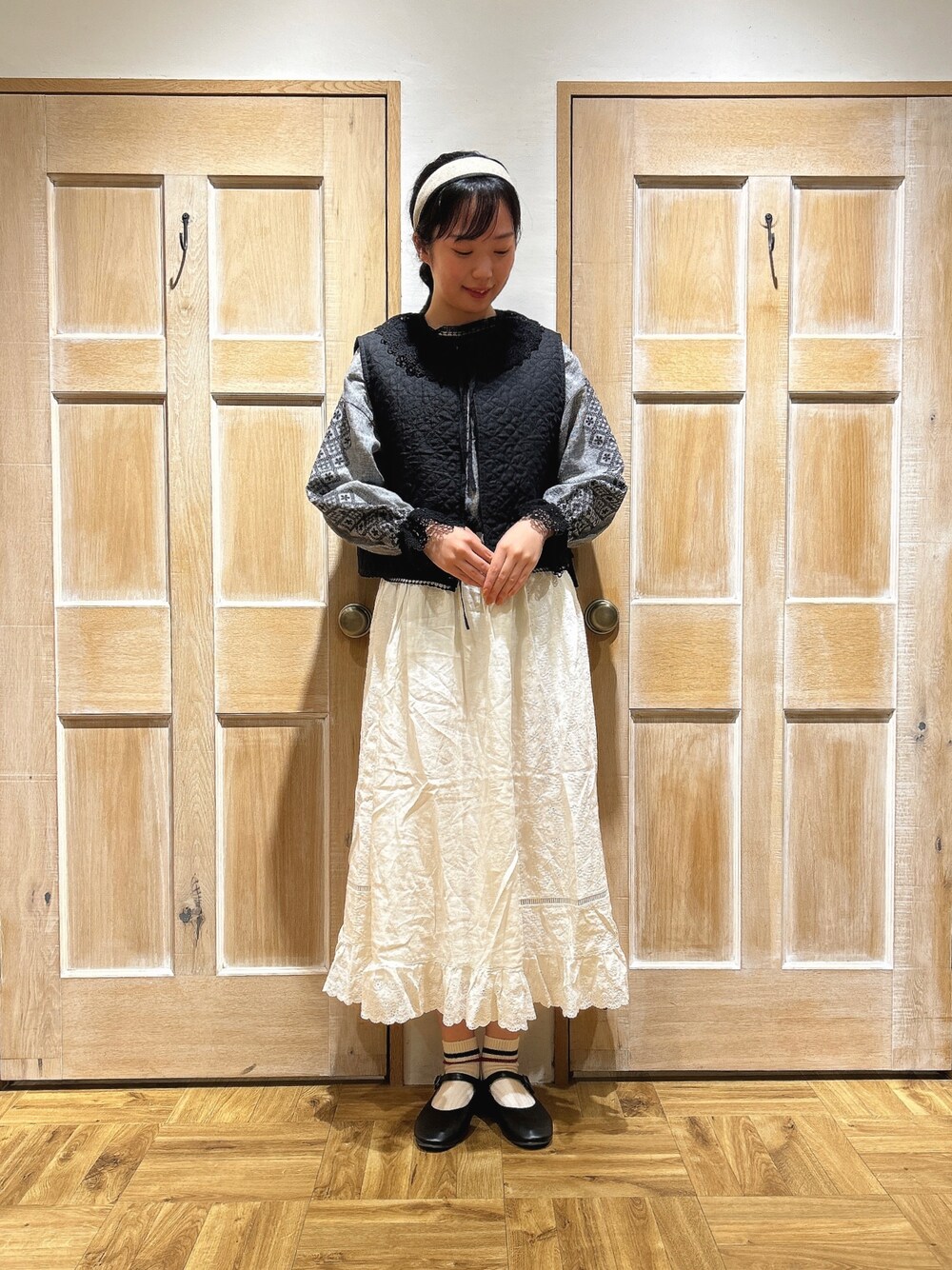 「Samansa Mos2、SM2、サマンサ モスモス(Samansa Mos2)、ベスト、レース、レーススカート、カチューシャ、大人ガーリー、モノトーン、秋コーデ、秋のコーデ、お出かけコーデ、高身長女子」｜「Samansa Mos2のアイテム（ベスト、ブラック系）」を使った、kahoさん（レディース・169cm）の夏コーディネートの1枚目の写真