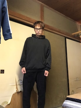 「しまむら（シマムラ）のアイテム（パーカー、ブラック系）」を使った、クワちゃんさん（メンズ・172cm）の秋コーディネート