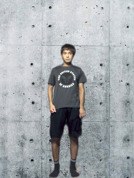 「しまむら（シマムラ）のアイテム（Tシャツ/カットソー、ブラック系）」を使った、クワちゃんさん（メンズ・172cm）の秋コーディネート