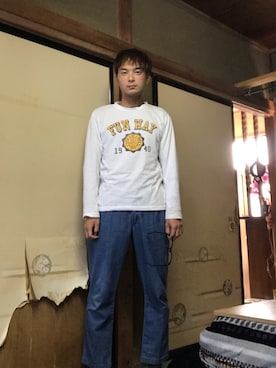 「しまむら（シマムラ）のアイテム（Tシャツ/カットソー、ホワイト系）」を使った、クワちゃんさん（メンズ・172cm）の秋コーディネート
