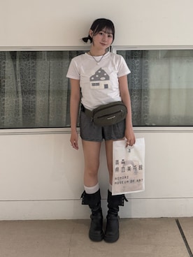 「milliamのアイテム（Tシャツ/カットソー、ホワイト系）」を使った、ちひろさん（レディース・153cm）の春コーディネート