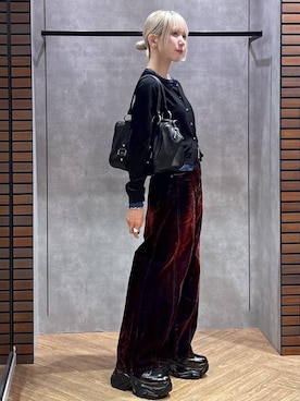 「PAGEBOY（ページボーイ）のWZIPボストンバッグ【500mlペットボトル収納可能/2WAY】（ボストンバッグ、ブラック系）」を使った、さとみんさんの秋コーディネート