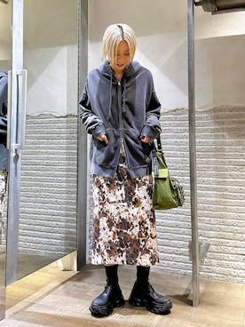 「JEANASIS（ジーナシス）のFadeカラーZIPフーディ/321477（パーカー）」を使った、みきのすけさん（レディース・160cm・30代）の秋コーディネート