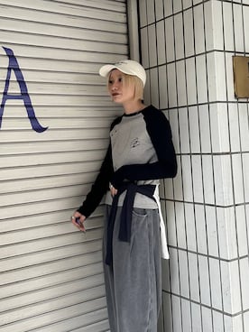 「JEANASIS（ジーナシス）のアソートロゴCAP/639510（キャップ、ホワイト系）」を使った、みきのすけさん（レディース）の春コーディネート