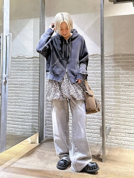 「JEANASIS（ジーナシス）のFadeカラーZIPフーディ/321477（パーカー）」を使った、みきのすけさん（レディース・160cm・30代）の秋コーディネート