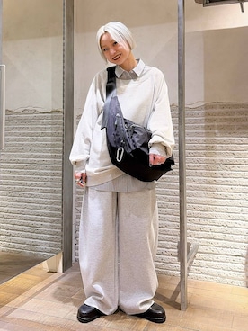 「JEANASIS（ジーナシス）のナイロンWポケットボディBAG/128576（ショルダーバッグ、ブラック系）」を使った、みきのすけさん（レディース）の春コーディネート