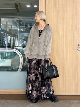 「JEANASIS（ジーナシス）のFadeカラーZIPフーディ/321477（パーカー）」を使った、みきのすけさん（レディース・160cm・30代）の秋コーディネート