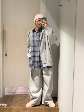 「JEANASIS（ジーナシス）のアソートチェックシャツLS/157636（シャツ/ブラウス、ブルー系）」を使った、みきのすけさん（レディース）の春コーディネート