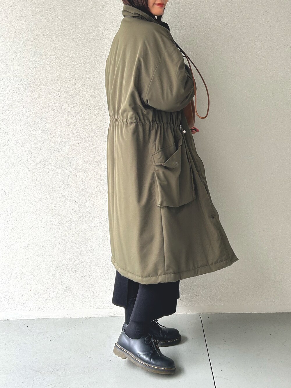 「オトナカジュアル、今日のコーデ、ゆるコーデ、カーキ、ミリタリー」｜「IL BISONTEのIL BISONTE / ORIGINAL LEATHER / ショルダーバッグ（ショルダーバッグ、グリーン系）」を使った、natsukiさん（レディース・159cm）の冬コーディネートの1枚目の写真