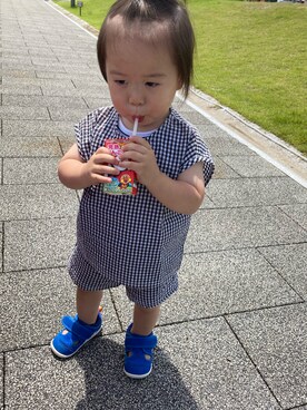 「CONVERSE（コンバース）のアイテム（サンダル、ブルー系）」を使った、okahoさん（キッズ・120cm）の夏コーディネート