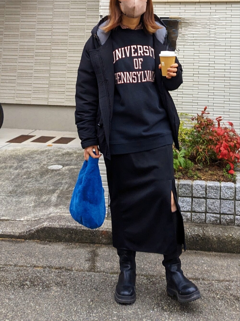 「ootd、ゆるコーデ」｜「GUのアイテム（バッグ、ブルー系）」を使った、meganemoさん（骨格ナチュラル・レディース・163cm）の冬コーディネートの1枚目の写真