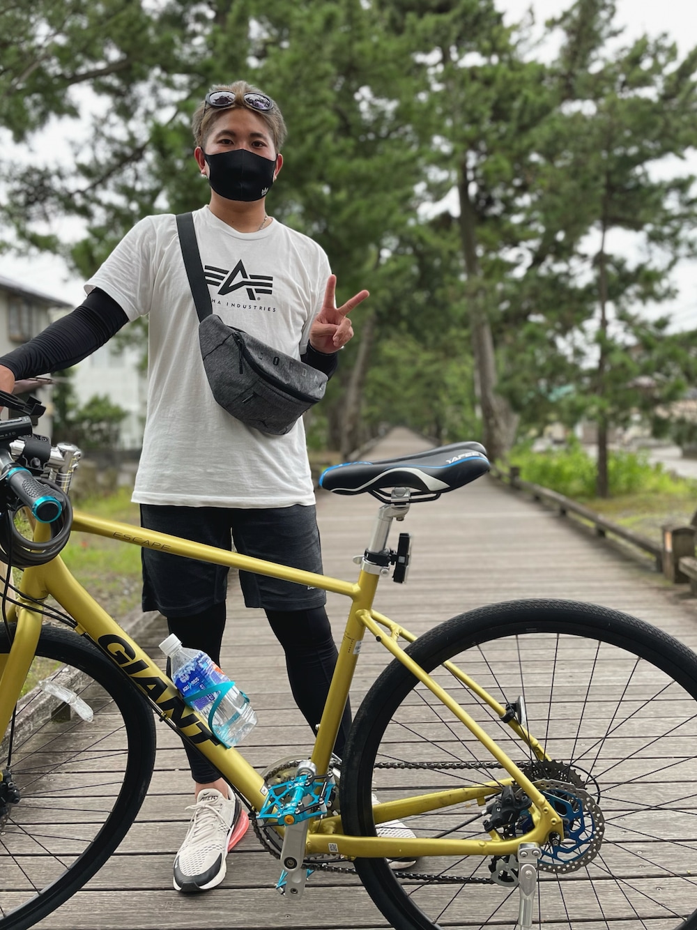 「サイクリング、クロスバイク、giant、ナイキ、AIR MAX、エアマックス、アルファインダストリーズ、Jordan」｜「NIKEのナイキ エア マックス 270 ウィメンズシューズ（スニーカー、ベージュ系）」を使った、チャンこつさん（メンズ・172cm）の秋コーディネートの1枚目の写真