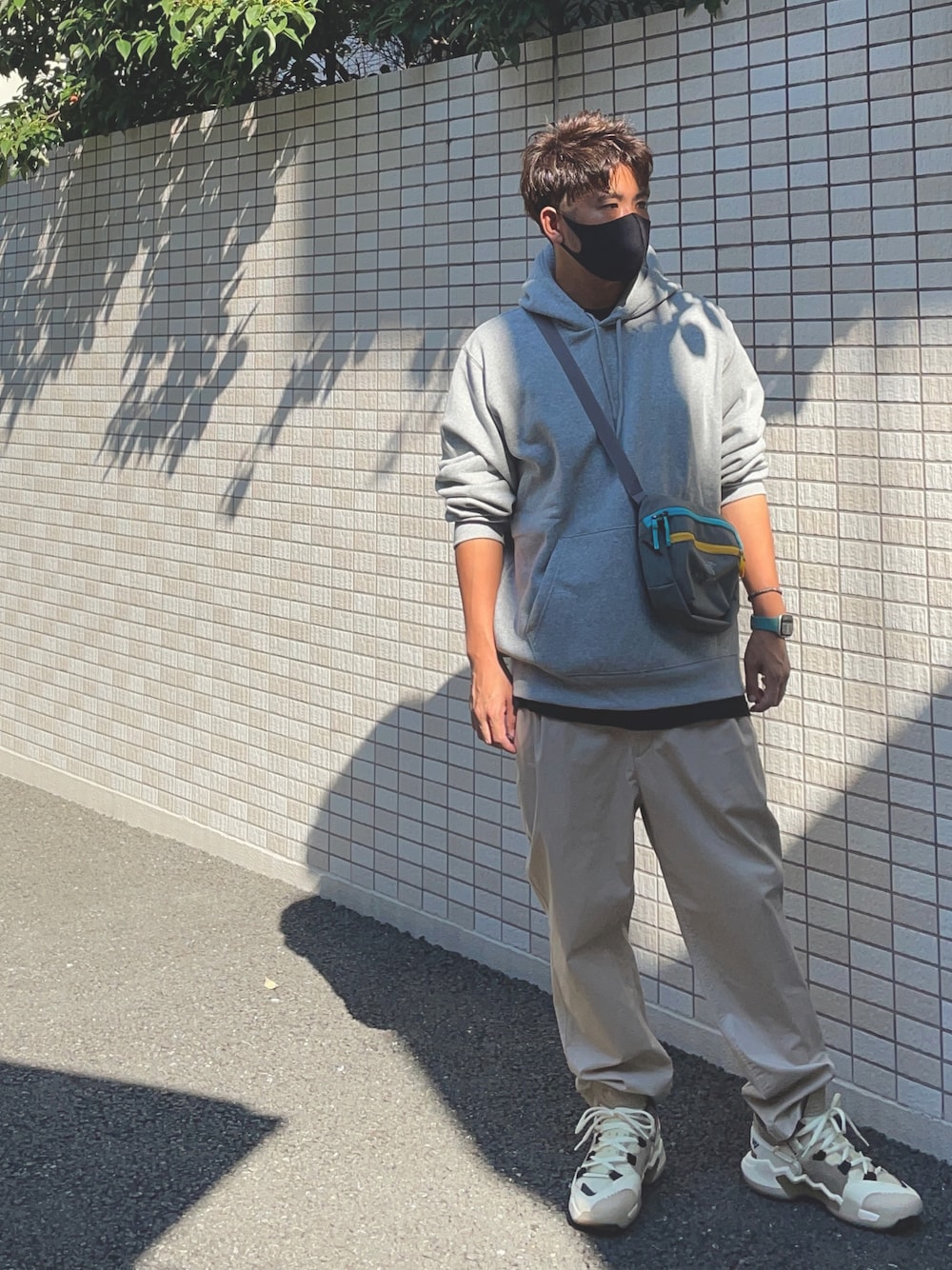 「BEAMS BOY、ナイキ、NIKE、UNIQLO」｜「BEAMS BOYのARC’TERYX × BEAMS BOY / 別注 ARRO Waist pack（ボディバッグ/ウエストポーチ、グレー系）」を使った、チャンこつさん（メンズ・172cm）の秋コーディネートの1枚目の写真