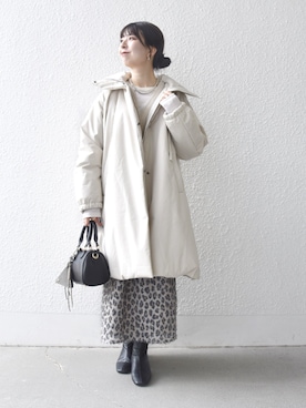 「アイテム（キーケース/キーアクセサリー、グレー系）」を使った、藤原さん（レディース・162cm）の冬コーディネート