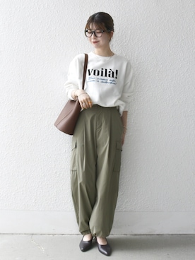 「シップス」｜「アイテム（カーゴパンツ）」を使った、藤原さん（レディース・162cm）の秋コーディネート