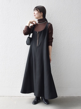 「アイテム（ジャンパースカート）」を使った、藤原さん（レディース・162cm）の秋コーディネート