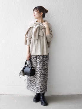「アイテム（スカート、ベージュ系）」を使った、藤原さん（レディース・162cm）の秋コーディネート