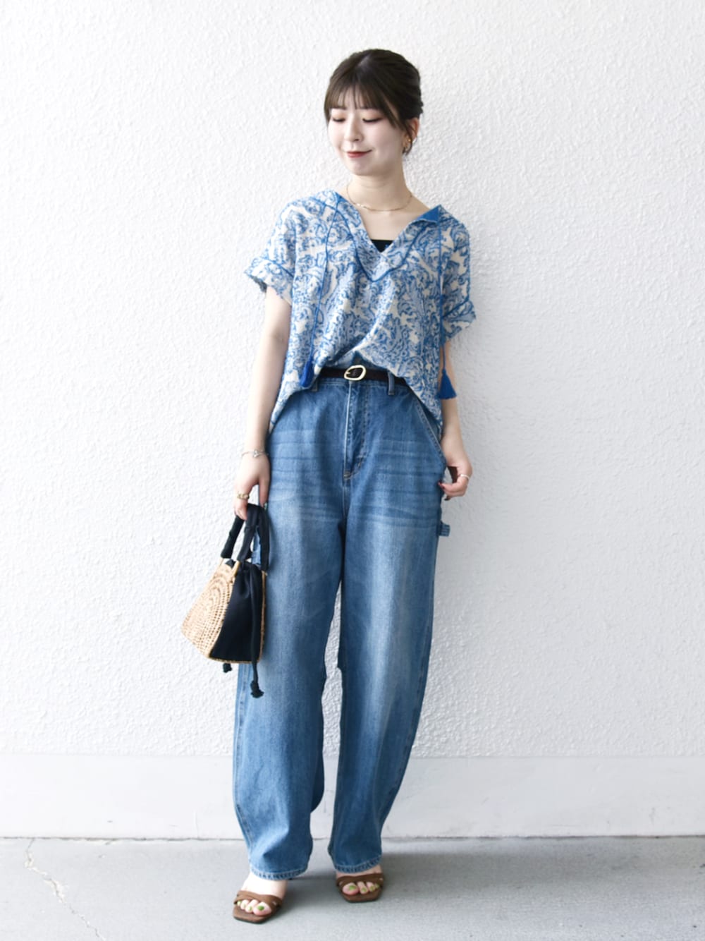 「サンダル、夏コーデ、SHIPS、パンツコーデ、ootd、休日スタイル、シップスエニィ、ブラウス、コクーンパンツ、かごバッグ」｜「SHIPS anyのSHIPS any: クロス ストラップ サンダル（サンダル、イエロー系）」を使った、藤原さん（骨格ウェーブ・レディース・162cm）の夏コーディネートの1枚目の写真