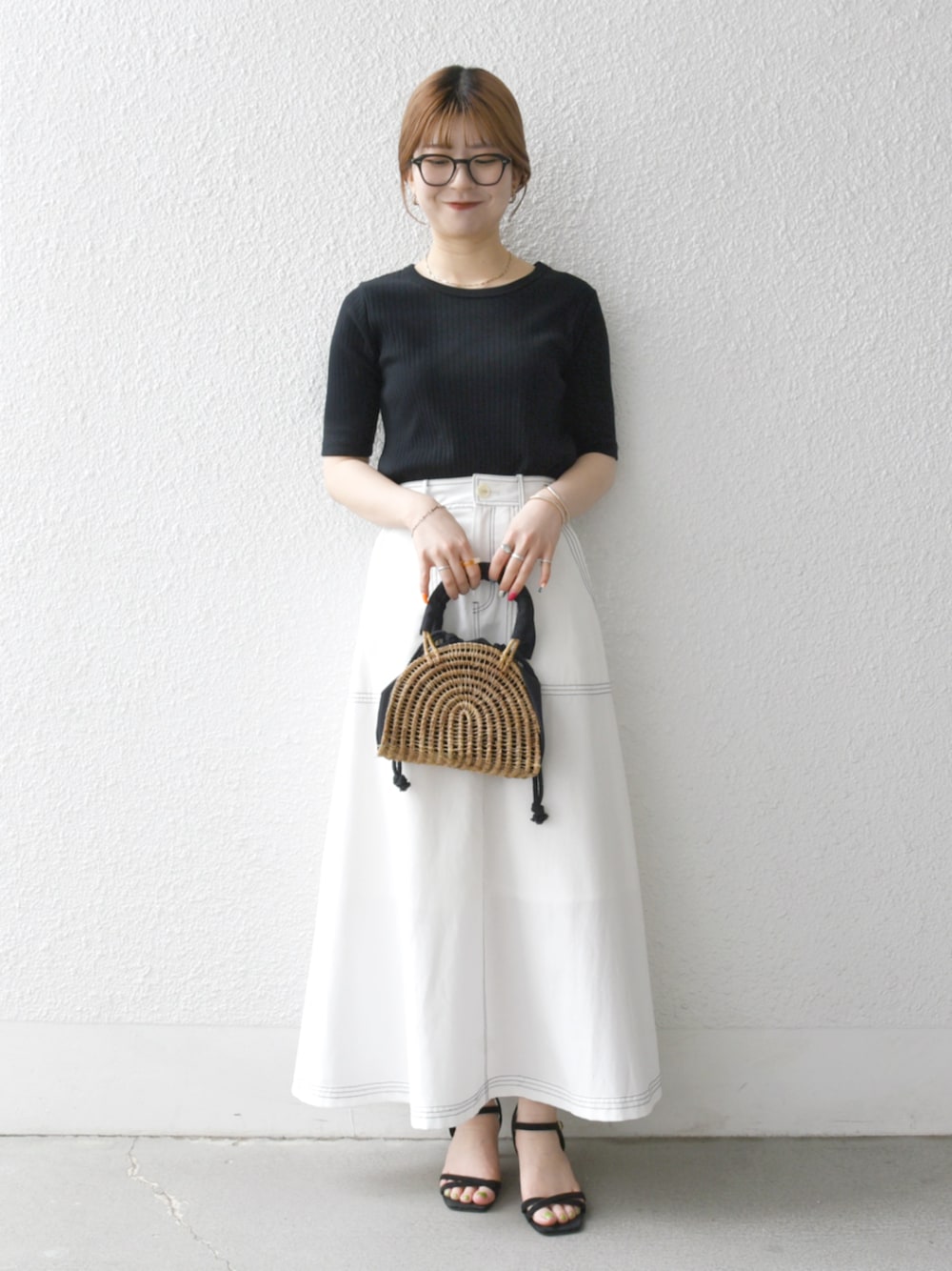 「SHIPS anyのSHIPS any: クロス ストラップ サンダル（サンダル、ブラック系）」を使った、藤原さん（骨格ウェーブ・レディース・162cm）の春コーディネートの1枚目の写真